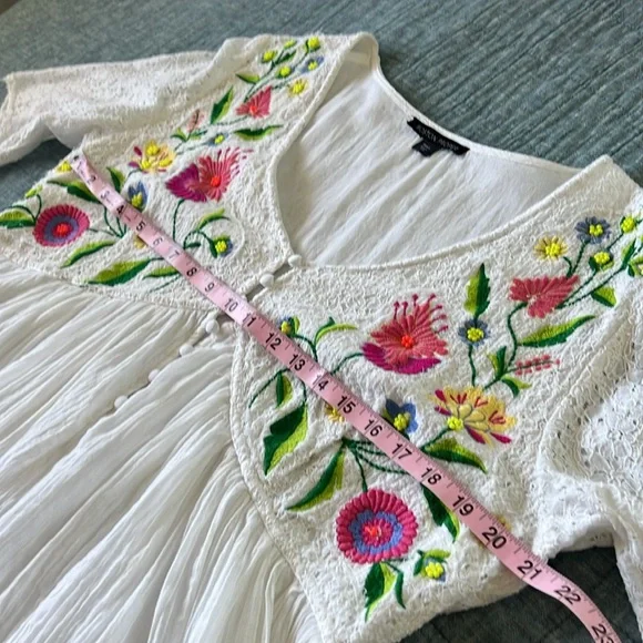 BOSTON PROPER Boho Lace Floral Embroidered Beaded Babydoll Bust Blouse in White - Picture 7 of 11